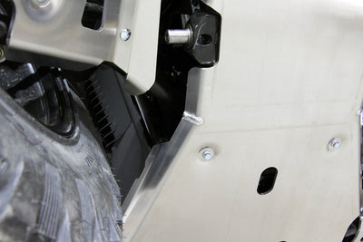 2025+ Can-Am Outlander MAX 850/1000R XT with PERFEX™ 3/16" Aluminum Skid Plate Kit. High-quality welds and full compatibility with Can-Am ProMount Plows.